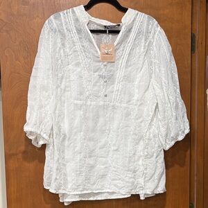 BloomChic White Textured Blouse